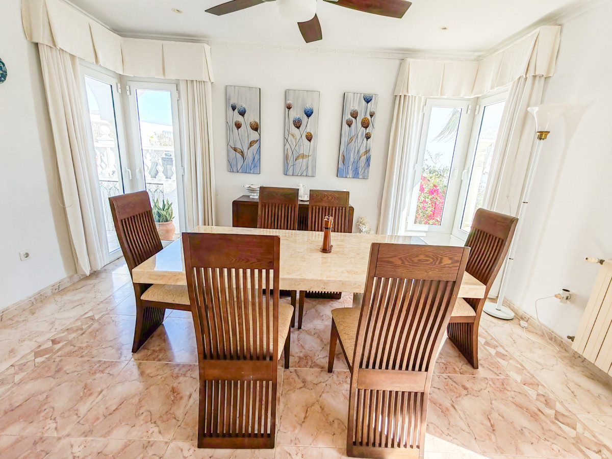 Chalet en venta en Mojácar con piscina privada y vistas al mar