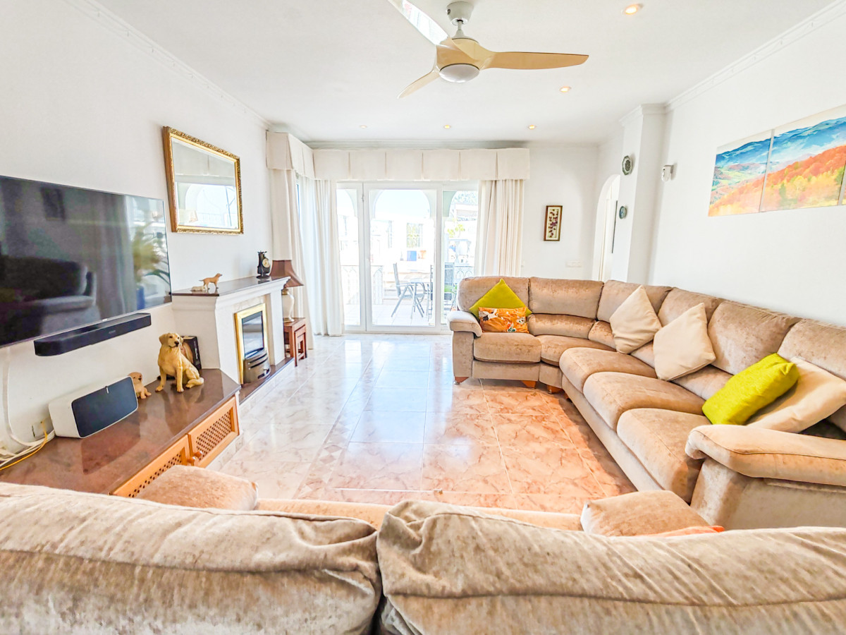 Chalet en venta en Mojácar con piscina privada y vistas al mar