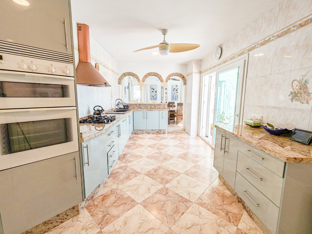 Chalet en venta en Mojácar con piscina privada y vistas al mar