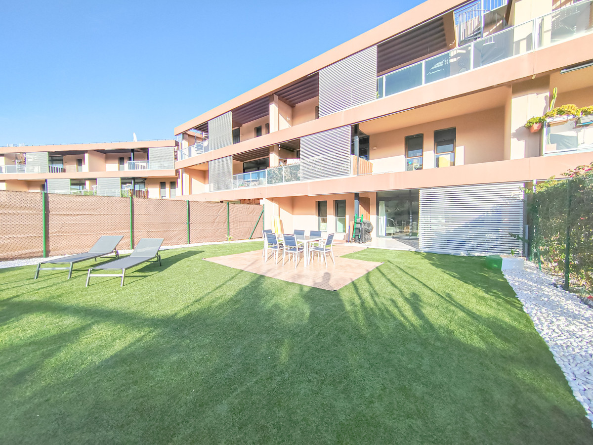 Piso en venta con jardín